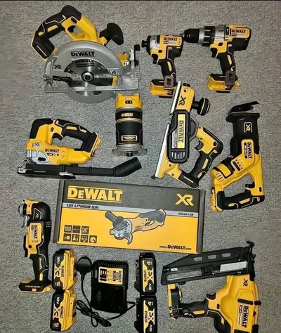 DeWalt Combo Kit Liquidation Pallet