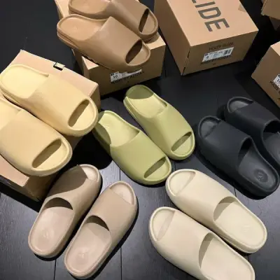 Yeezy Slides Liquidation Pallet